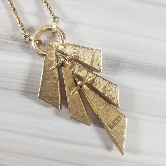 Crown Trifari Gold Tone Necklace Leaf Chevron Deco Feather Brutalist Abstract - Picture 11 of 12